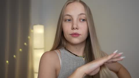 Snapshot of appr0ved chatting on 01.05.25 REYNA my friend online show from 01.05.25