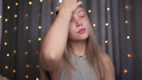 Snapshot of appr0ved chatting on 09.28.25 REYNA my friend online show from 09.28.25