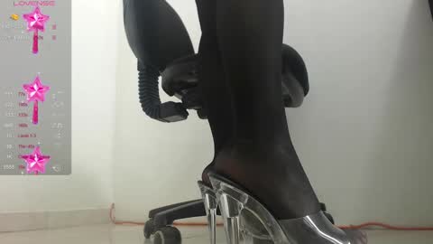 Aprhillove online show from 12.17.24