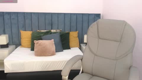 April Bunny online show from 12.17.25