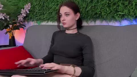 Snapshot of aprilavery chatting on 03.05.25 April online show from 03.05.25