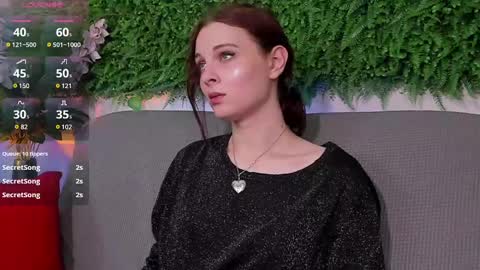 Snapshot of aprilavery chatting on 03.11.25 April online show from 03.11.25