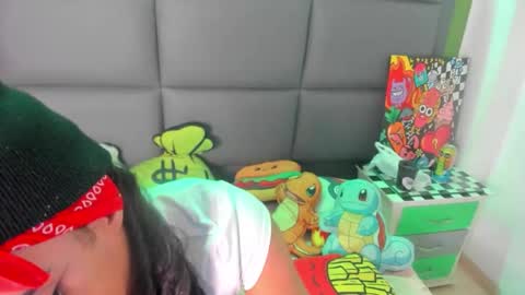 Snapshot of aprill_fox chatting on 11.19.25 aprill_fox online show from 11.19.25