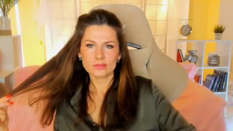 Snapshot of aprill_o_nill chatting on 01.16.25 aprill_o_nill online show from 01.16.25