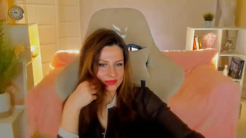 Snapshot of aprill_o_nill chatting on 02.06.25 aprill_o_nill online show from 02.06.25