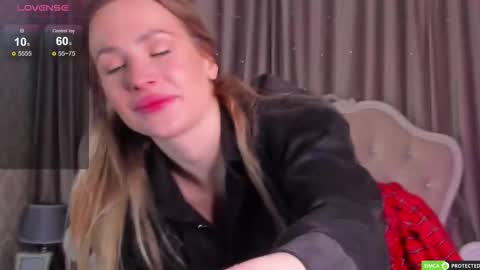 Snapshot of aprilnort chatting on 11.08.25 April online show from 11.08.25