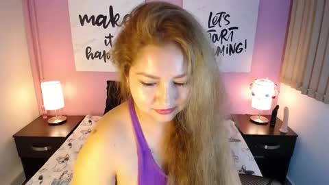 Snapshot of aprilsnow_ chatting on 12.11.24 AprilSnow online show from 12.11.24