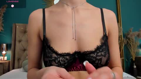 Snapshot of aprilwon chatting on 02.27.25 April online show from 02.27.25