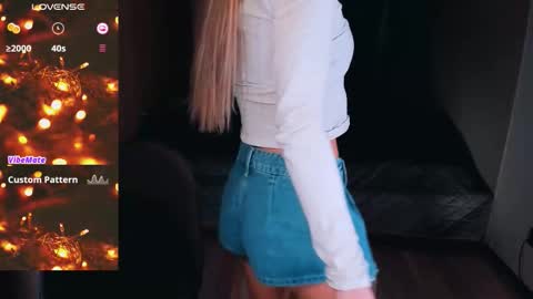 Snapshot of aquilaris chatting on 02.06.26 aquilaris online show from 02.06.26