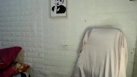 Snapshot of arahislovets chatting on 01.19.25 arah online show from 01.19.25