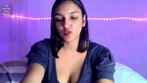 Snapshot of ari_20_ chatting on 03.22.26 Bella online show from 03.22.26