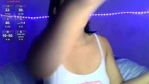 Snapshot of ari_20_ chatting on 03.27.26 Bella online show from 03.27.26