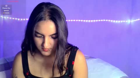 Snapshot of ari_20_ chatting on 03.28.26 Bella online show from 03.28.26