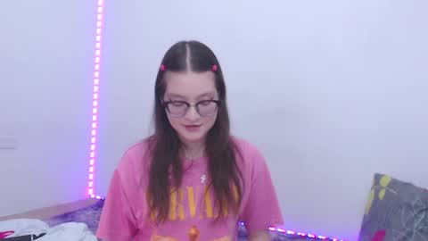 Ahri James online show from 09.18.25