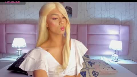 Snapshot of ari_sunshine chatting on 12.18.24 Ari online show from 12.18.24