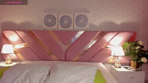 Snapshot of ari_sunshine chatting on 01.22.25 Ari online show from 01.22.25