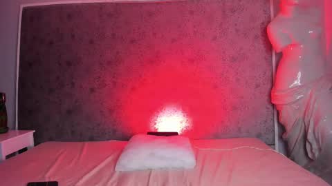 Snapshot of ari_sunshine chatting on 09.17.25 Ari online show from 09.17.25