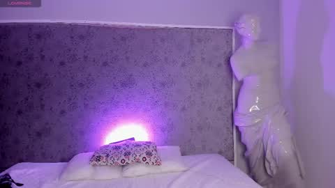 Snapshot of ari_sunshine chatting on 09.24.25 Ari online show from 09.24.25