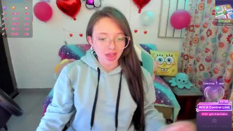 Snapshot of aria_alaia chatting on 03.05.25 Linda online show from 03.05.25