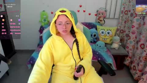 Snapshot of aria_alaia chatting on 03.12.25 Linda online show from 03.12.25