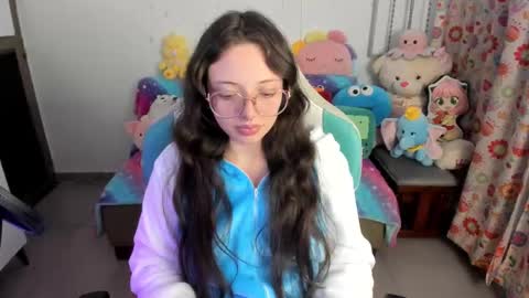 Snapshot of aria_alaia chatting on 01.08.26 Linda online show from 01.08.26