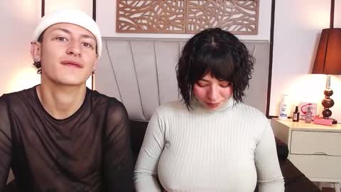 Snapshot of aria_and_orien chatting on 03.09.25 aria y orien online show from 03.09.25