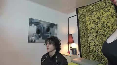 Snapshot of aria_and_orien chatting on 10.16.25 aria y orien online show from 10.16.25