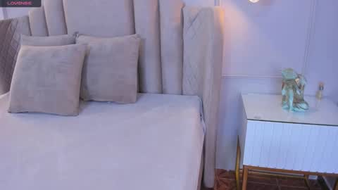 Snapshot of aria_greco chatting on 12.18.24 Aria online show from 12.18.24