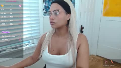 Snapshot of ariaatelier chatting on 02.04.26 Aria Atelier online show from 02.04.26