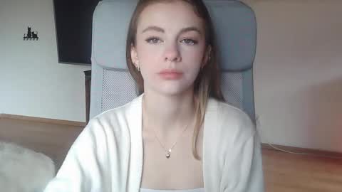 AriaCreazy online show from 10.17.25