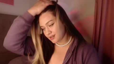 Snapshot of ariadna_martin chatting on 01.24.25 Ari online show from 01.24.25