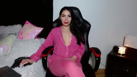 Snapshot of ariana_28 chatting on 10.12.25 Ariana lvarez online show from 10.12.25