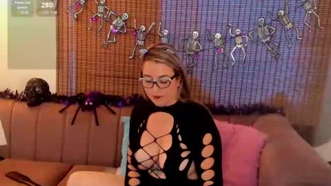 Ariana Cruz online show from 10.22.25