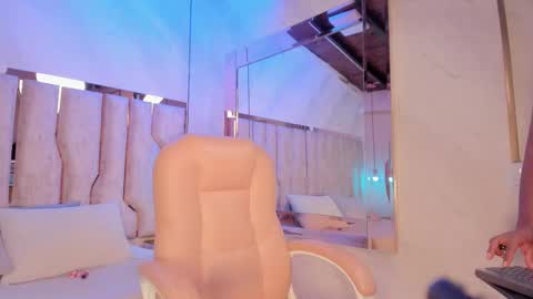 ariana_grande233 online show from 02.18.26