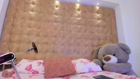  ARIANA MORELLY online show from 07.04.26