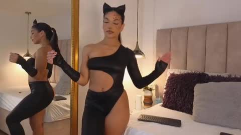 Snapshot of arianaa_miller_ chatting on 10.24.25 Ariana online show from 10.24.25