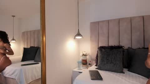 Snapshot of arianaa_miller_ chatting on 11.16.25 Ariana online show from 11.16.25