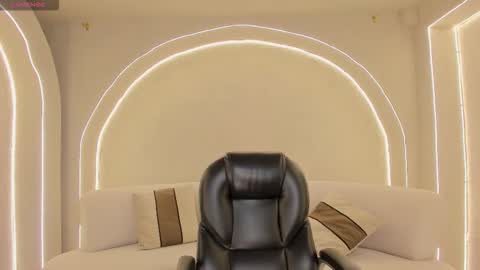 Ariana Dumont online show from 01.16.26