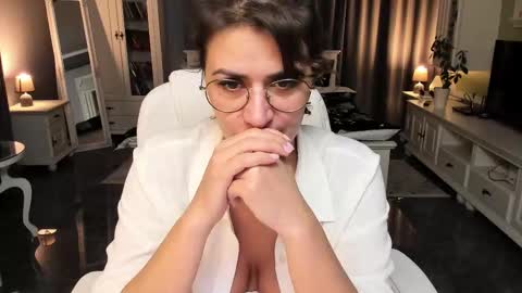 Ana online show from 10.16.25