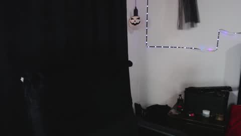 Snapshot of arianauwu666 chatting on 11.19.25 help me 100 hands up my OF is Free online show from 11.19.25