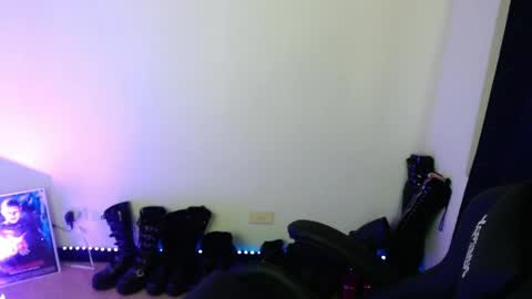 help me 100 hands up my OF is Free  online show from 04.29.26