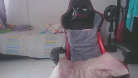 ariannaloovel online show from 04.18.26