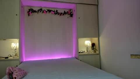 ariannavega_ online show from 04.28.26
