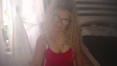 Snapshot of ariannesexy chatting on 06.21.26 ArianeSexy online show from 06.21.26