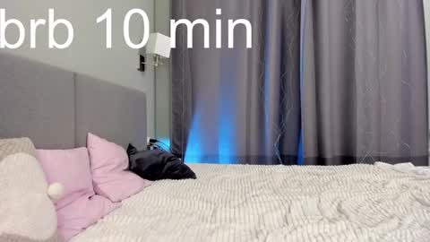 Snapshot of ariel_rouse chatting on 12.28.24 Ariel online show from 12.28.24