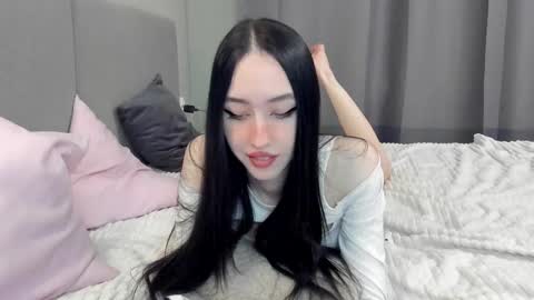 Snapshot of ariel_rouse chatting on 03.05.25 Ariel online show from 03.05.25