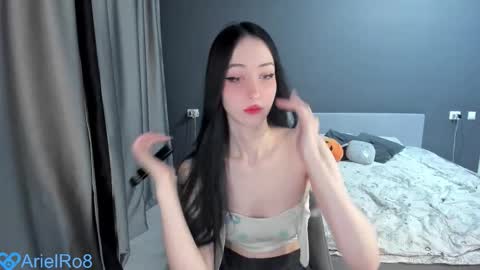 Snapshot of ariel_rouse chatting on 10.29.25 Ariel online show from 10.29.25