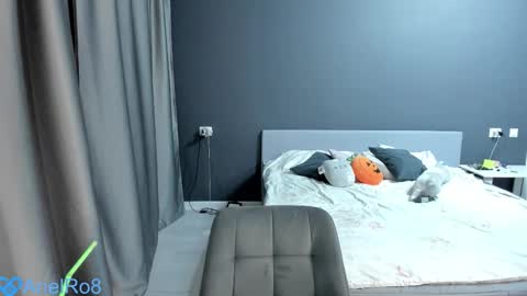 Snapshot of ariel_rouse chatting on 11.05.25 Ariel online show from 11.05.25