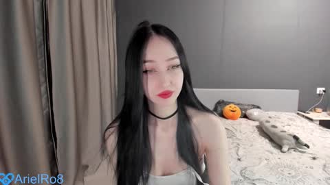 Snapshot of ariel_rouse chatting on 11.28.25 Ariel online show from 11.28.25