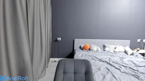 Snapshot of ariel_rouse chatting on 12.04.25 Ariel online show from 12.04.25